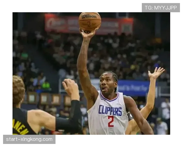 伦纳德谈训练营积极氛围 称将亮相周五季前赛展示状态